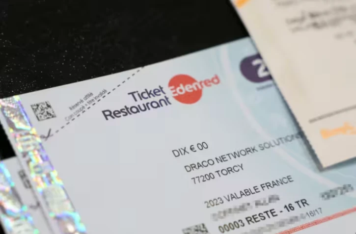 Les tickets-resto pourront continuer à servir au supermarché ( AFP / Alain JOCARD )
