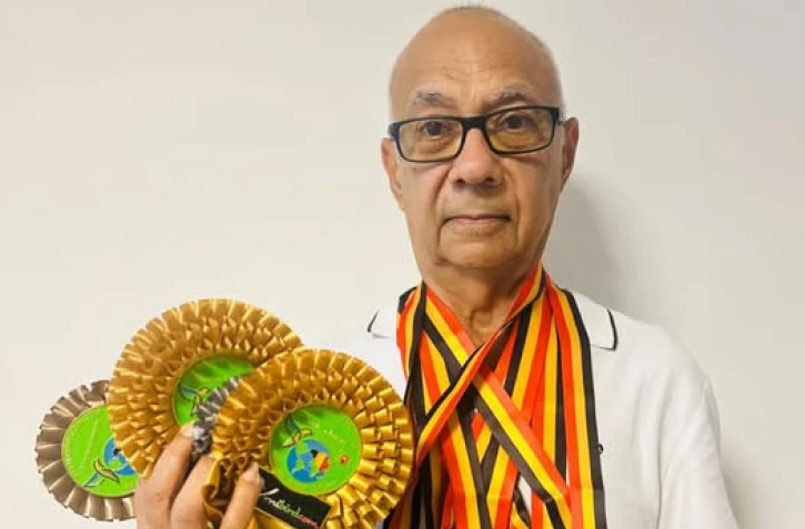 Saint-Denis : Hugues Simon Miralikan célèbre son parcours lors du 73e championnat mondial des oiseaux d'élevages