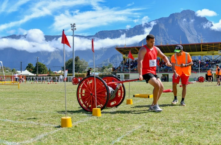Parcours sportif : les sapeurs-pompiers de La Réunion en compétition à l'Entre-Deux