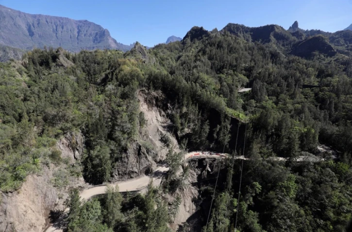 Route de Cilaos fermée vue du ciel