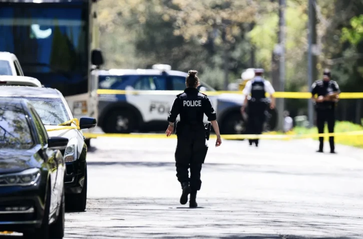 La police de Toronto (Canada) en patrouille le 7 mai 2024 (photo d'illustration). - CHRISTOPHER KATSAROV LUNA / AFP