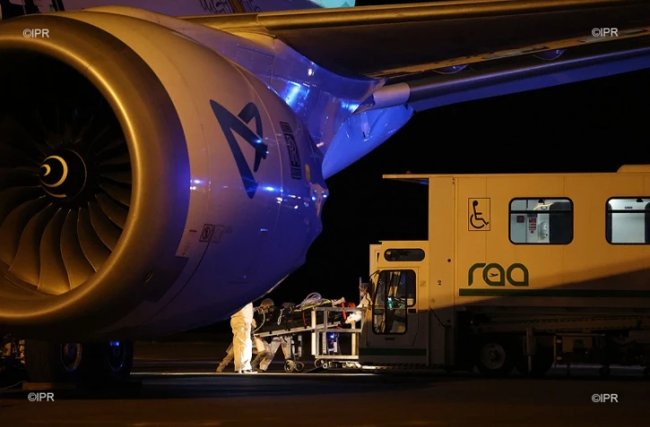 avion boeing 787 air austral présentation évacuations sanitaires aéroport roland garros