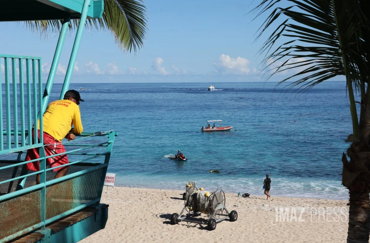  pose des filets plage de  Boucan-Canot 