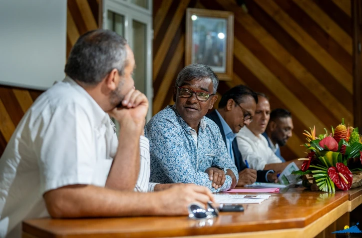Ce mercredi 24 avril 2024, le conseiller régional délégué aux Affaires agricoles, Jean Bernard Maratchia, était à Bras-Panon pour la conférence de presse de lancement de la Foire agricole. Cette 45e édition se tiendra du vendredi 3 mai au dimanche 12 mai, avec des tables rondes destinées aux professionnels sur divers sujets liés au monde agricole. Nous publions le post de la Région ci-dessous
