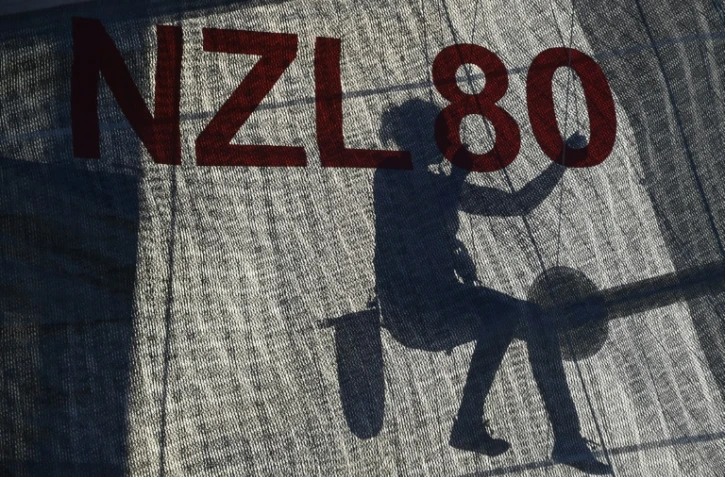 Le monocoque du Néo-Zélandais Conrad Colman, concurrent du Vendée Globe, le 5 novembre 2016 aux Sables-d'Olonnes