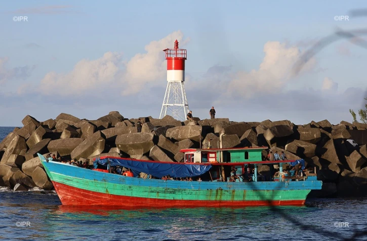 Samedi 13 avril - Sainte-Rose - Un bateau non identifié tente d'accoster dans le port