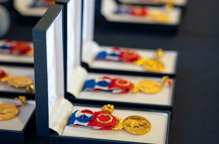 Le Port: Des employés du Grand Port Maritime reçoivent une médaille d'honneur 