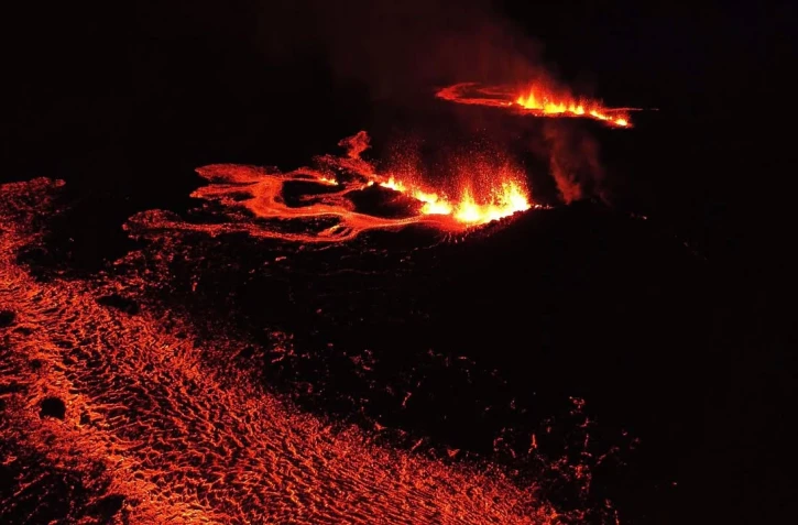 [Photos-Vidéo] Volkan la pété : les premières images de l'éruption