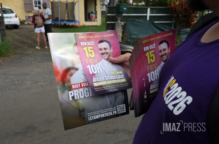 distribution de tracts du candidat alexis chaussalet 