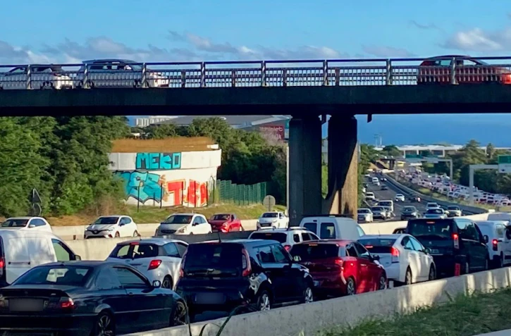 Accident à Pierrefonds : d'importants embouteillages dans le Sud