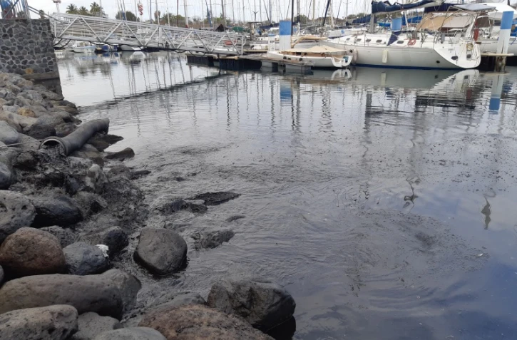 Darse du Port : du sable et des sédiments rejetés plus loin le temps de les évacuer pour de bon
