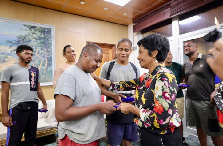 Saint-Denis : médaille d'honneur pour les jeunes ayant sauvé une gramoune des flammes