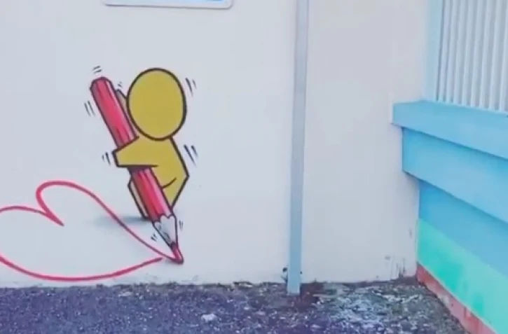 Gouzous Jace mur de l'école Camille Macart au Port