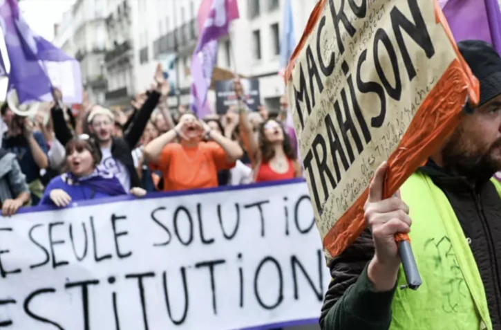  La commission des lois de l'Assemblée nationale a massivement rejeté, le 2 octobre 2024, par 54 voix contre 15, la proposition de destitution d'Emmanuel Macron déposée par La France insoumise. © Sébastien Salom-Gomis, AFP 