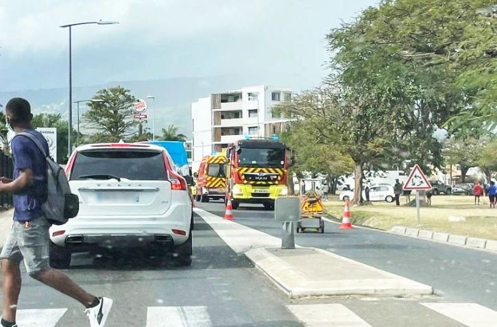 Saint-Denis : accident au Chaudron, la route coupée les pompiers et le smur sur place
