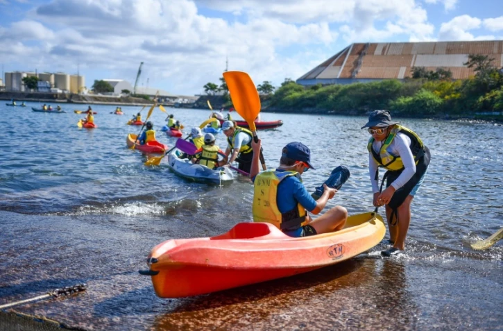 Vakans dann Port : une première semaine à la conquête de l'eau pour les enfants