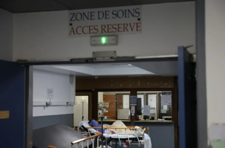 Près des deux tiers des personnes hospitalisées pour un geste auto-infligé en 2024 étaient des femmes, selon le service statistique des ministères sociaux (Drees) - en photo, les urgences du CHU de Saint-Pierre à La Réunion le 2 avril 2025 ( AFP / RICHARD BOUHET )