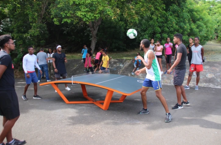Teqball plateau caillou
