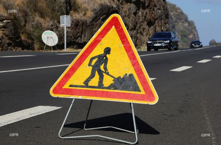 panneaux travaux 