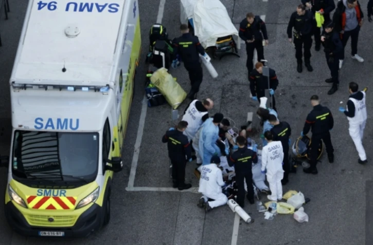 Une équipe d'urgence médicale à la gare d'Austerlitz à Paris le 3 février 2025 ( AFP / Xavier GALIANA )