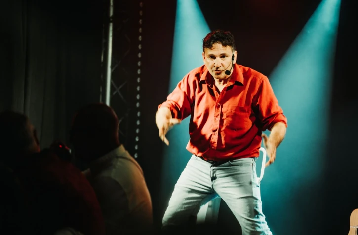 Le Bisik a accueilli une soirée cabaret avec Bernard Sorbier, le troubadour du Ventoux