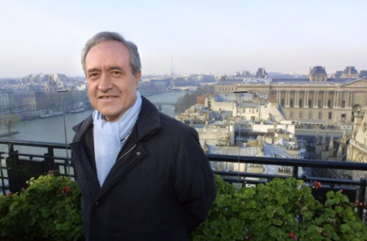 Jean Tiberi, candidat alors à sa propre succession en tant que maire de Paris, le 16 janvier 2001 sur la terrasse d'un restaurant parisien ( AFP / DANIEL JANIN )