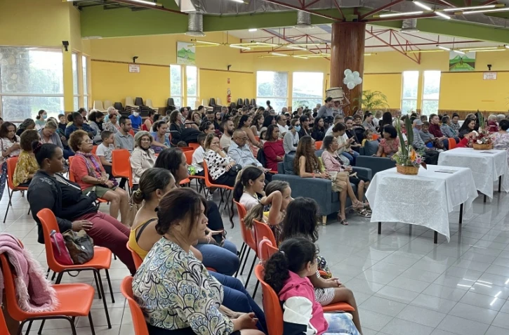 remise de la médaille de la famille française à l'entre-deux