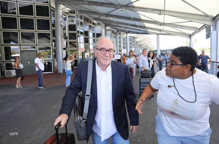 Salariés de bourbon bois accueillent leur patron