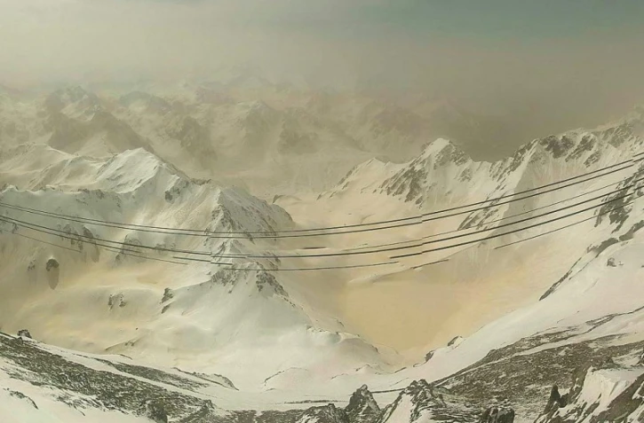 Paysages orangés : une couche de sable du Sahara se dépose sur la France 