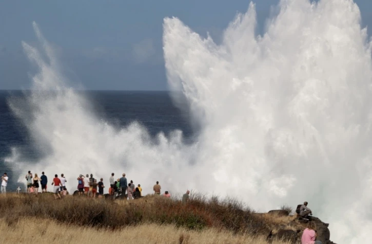 houle en bord de mer avec de grosses vagues