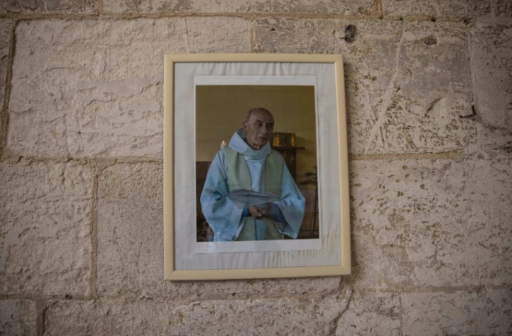 Une photo du père Jacques Hamel dans l'église de Saint-Etienne-du-Rouvray, le 10 février 2022