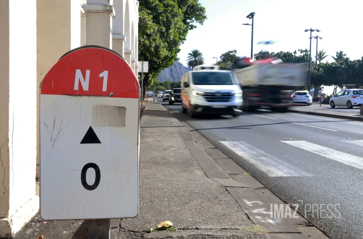 borne kilometrique , n1 , nationale 1 , route , barachois route nationale 1