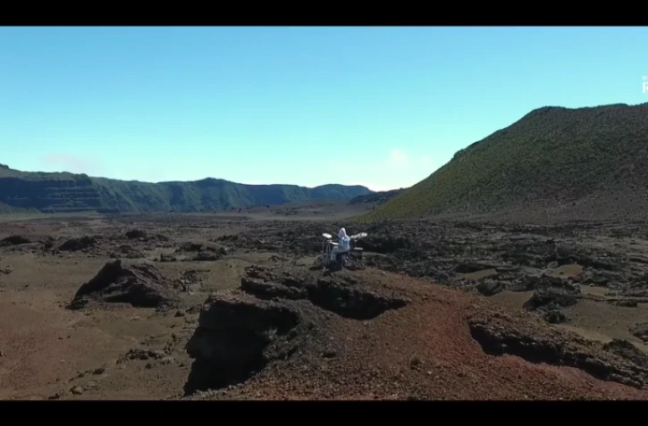  Mathéo Técher joue de la batterie à la Plaine des Sables