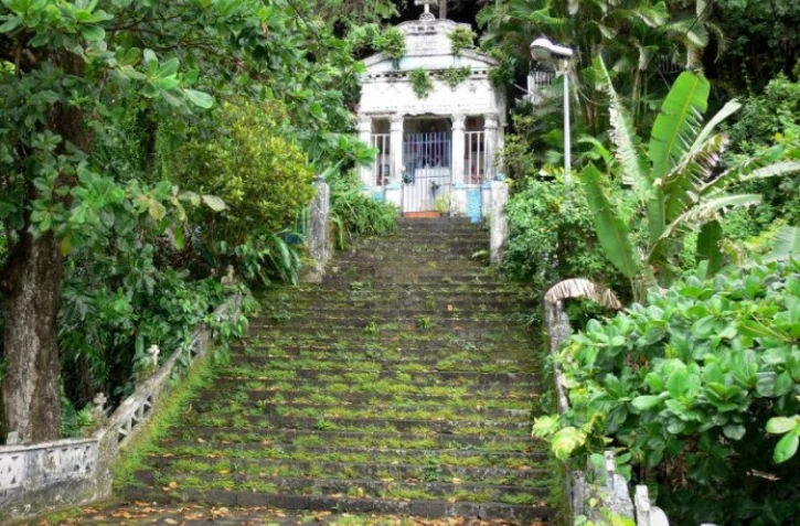  l'accès à l'Oratoire Notre Dame de Lourdes interdit 