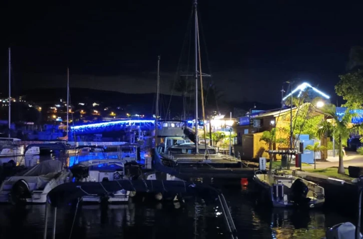 Territoire de l’Ouest : le port de Saint-Gilles-les-bains a brillé à la nocturne Zartizan Péi