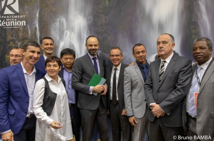 Le Premier Ministre et les ministres sur le stand du Village Réunion 