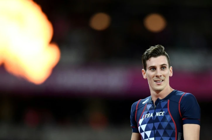 Le Français Pierre-Ambroise Bosse à son arrivée en vainqueur de la finale du 800 m aux Mondiaux, le 8 août 2017 à Londres 