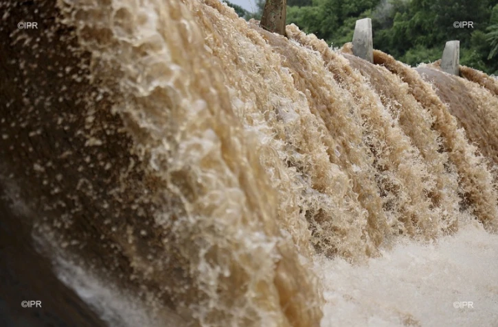 La rivière d'abord est en crue le 25 janvier 2020