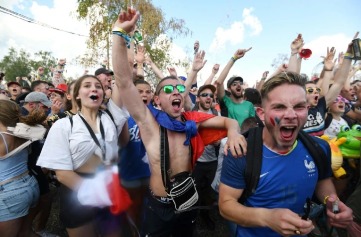 Les festivaliers des Eurockéennes de Belfort jubilent après la qualification de la France en demi finale du Mondial le 6 juillet 2018