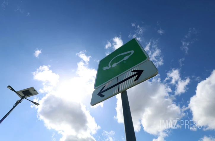 voiture électrique borne de recharge 