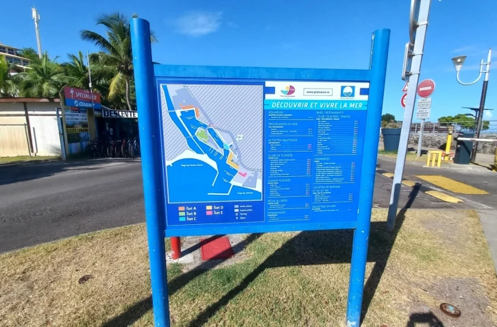 Nouveaux panneaux plan détaillé port de Saint-Gilles