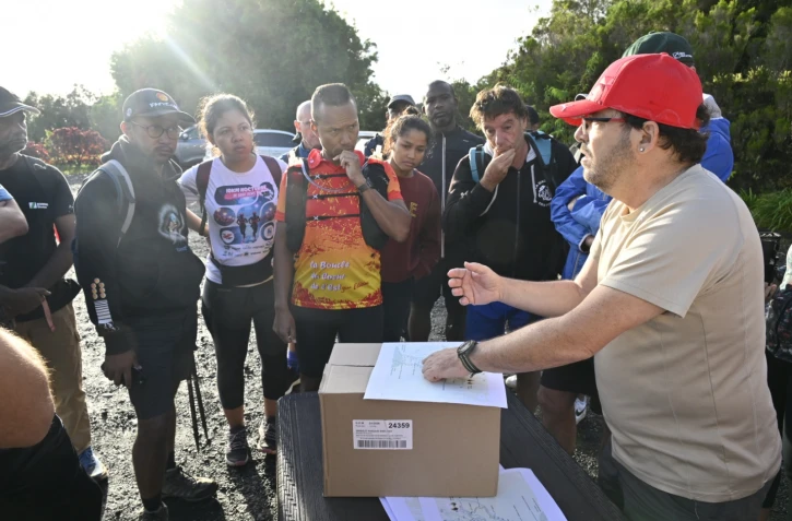 Disparition de Nicolas Aulezy : de nombreuses personnes regroupées à Piton Fougère pour le retrouver