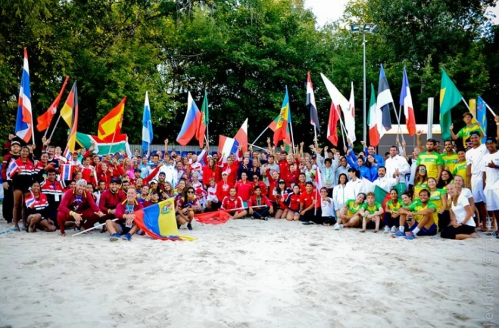 Beach tennis