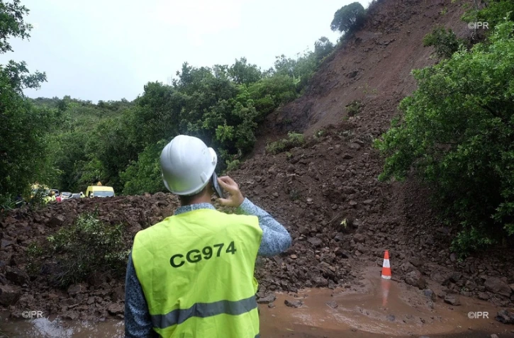 Route montagne éboulement 