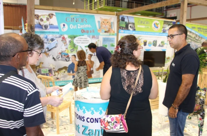 Cinor, salon Zanimos, stand, errance animale, lutte