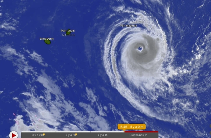 À 900 km de La Réunion, Horacio a atteint le stade de cyclone tropical intense, sans impacter l'île