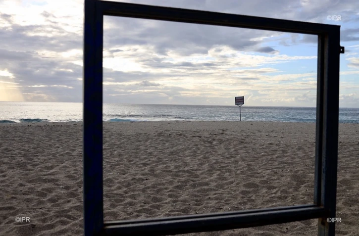 plage déserte boucan canot coronavirus