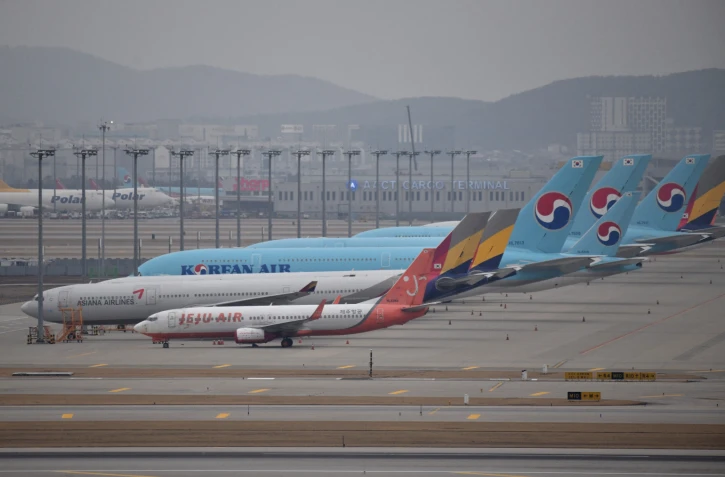 Un Boeing 737-8 de Korean Air chute de 27.000 pieds, 17 blessés à bord [?]