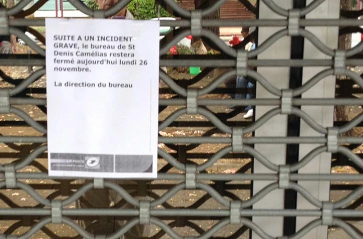 Un guichetier agressé