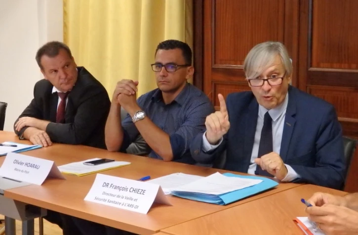 Le maire du Port Olivier Hoarau détaille les actions de lutte contre la présence de plomb dans les sols.